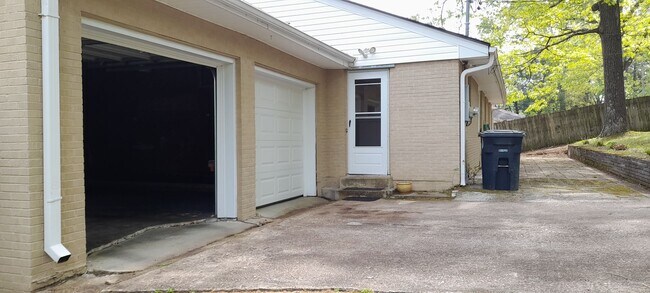 Building Photo - Comin in December - 3 bedroom 2 bath home ...