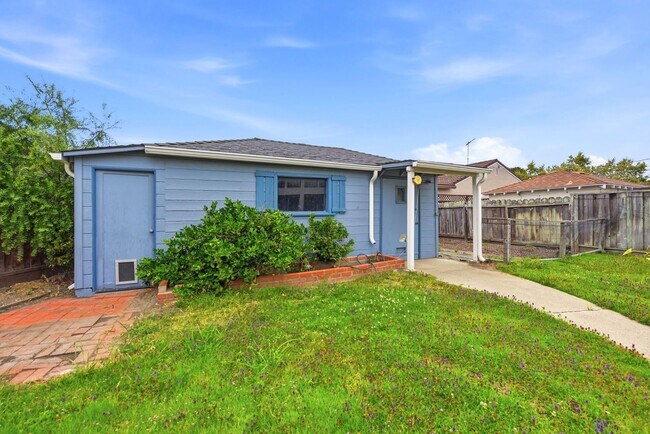 Building Photo - Charming single level family home located in sought after San Lorenzo Village.