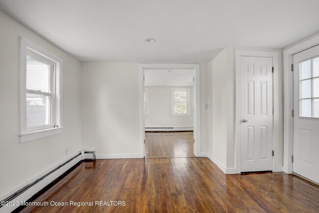 Building Photo - 12 Main St