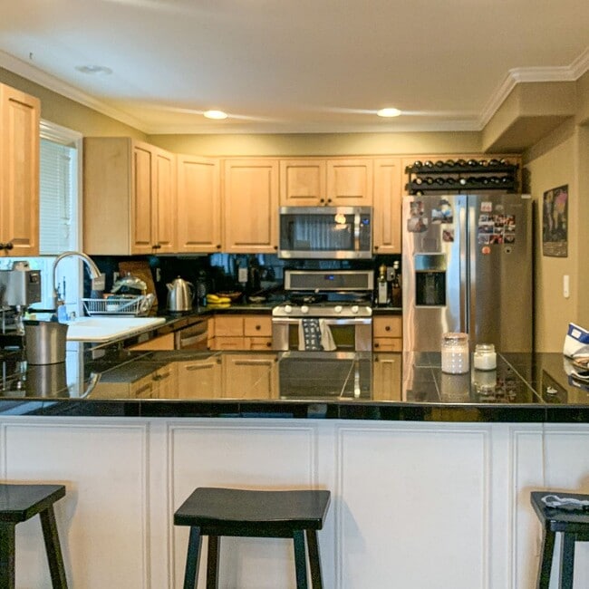 Building Photo - Fremont townhouse in prime location!!!