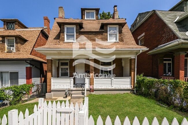 Building Photo - 211 Moore Ave