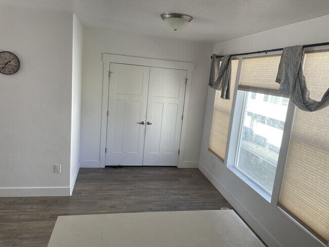 Building Photo - 3855 Gartmore Ln