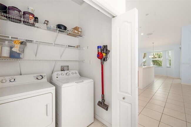 Building Photo - 905 Fairwaycove Ln