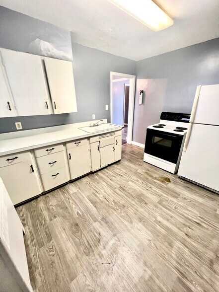 Primary Photo - 1002 W Carroll St