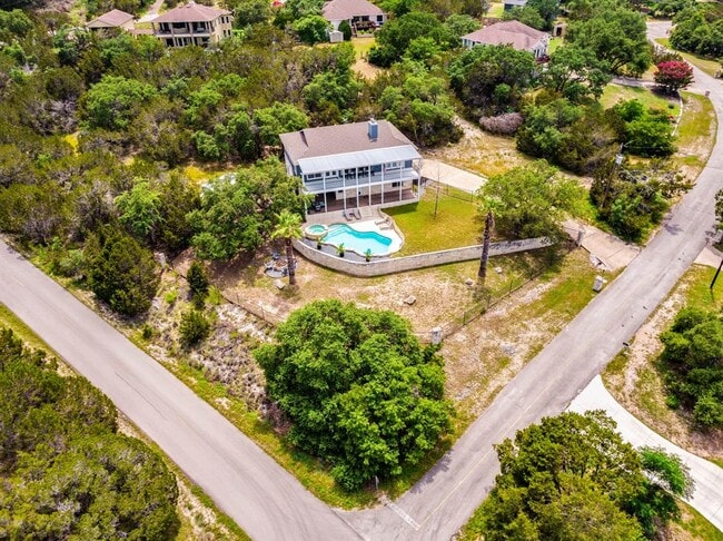 Building Photo - 22401 Briarview Dr