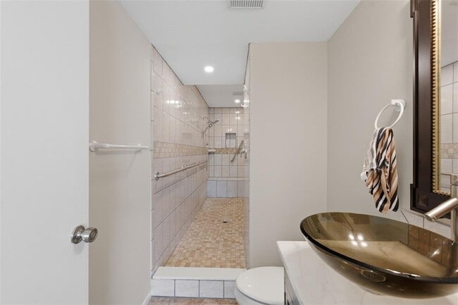 Building Photo - 4440 Pelorus Dr