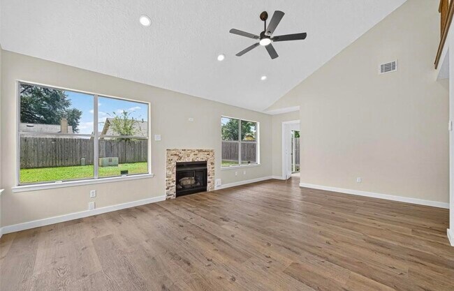 Building Photo - 15415 Swan Creek Dr