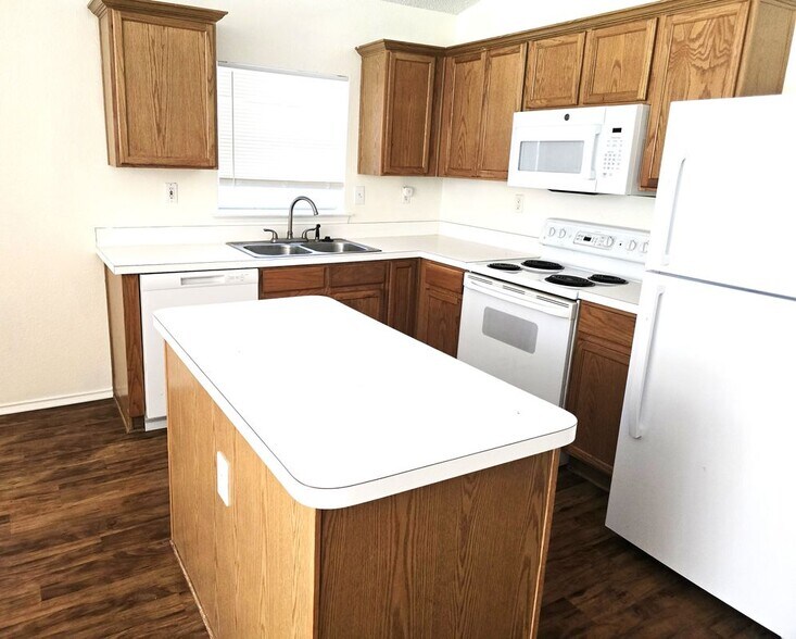 Building Photo - 1802 Berkley Dr
