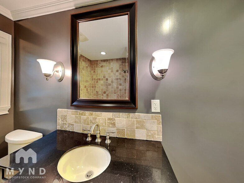 Building Photo - 1688 Knob Hill Ct NE