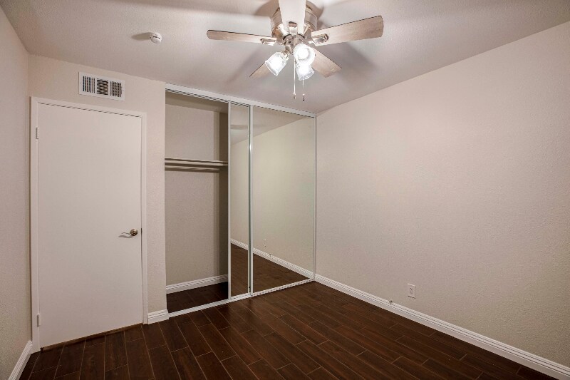 Building Photo - 4575 Kenilworth Ct
