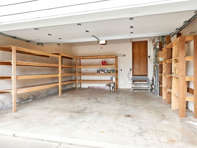 Building Photo - 3 bed, 2 bath single-level home in South Salem