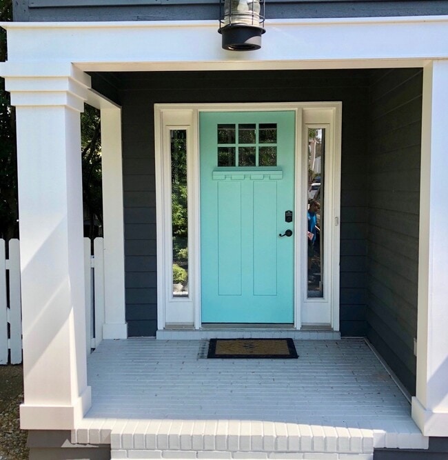 Building Photo - Beautiful Furnished Croatan Beach Home.