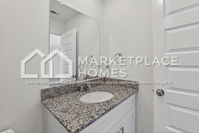 Building Photo - 2644 E Gila Wy