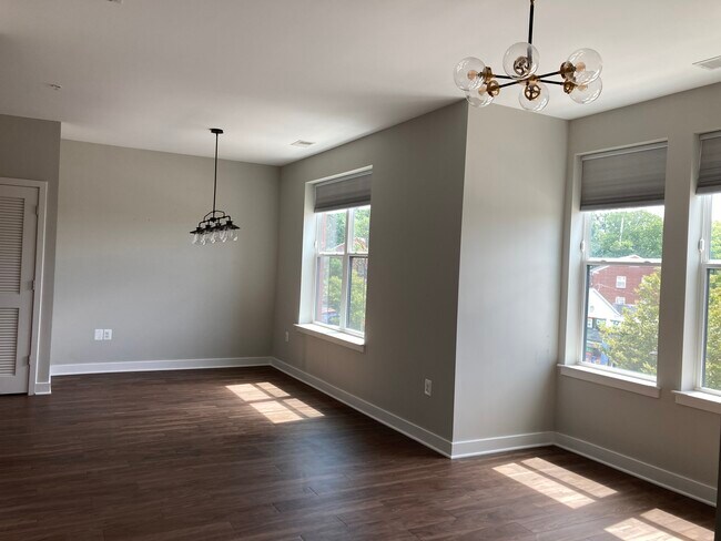 Open living/dining - 989 S Buchanan St