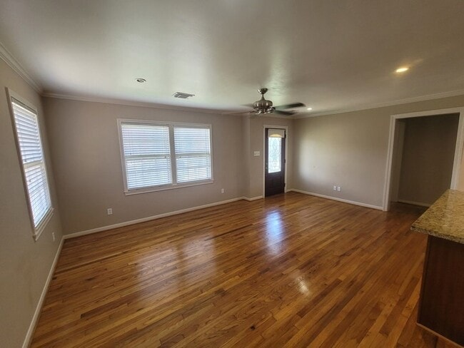 Building Photo - 2115 Avenue O