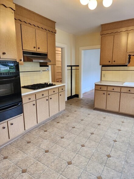 Building Photo - 34 Averton St