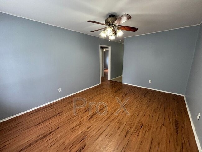 Building Photo - 8831 Country Club Dr