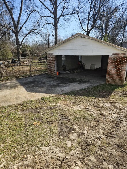 Building Photo - 109 60th St