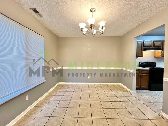 Building Photo - 6008 Village Creek Dr