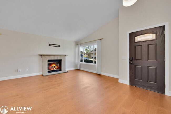 Building Photo - Gated Cimarron 3 Bed/ 2 Bath Home with Garage & Community Amenities