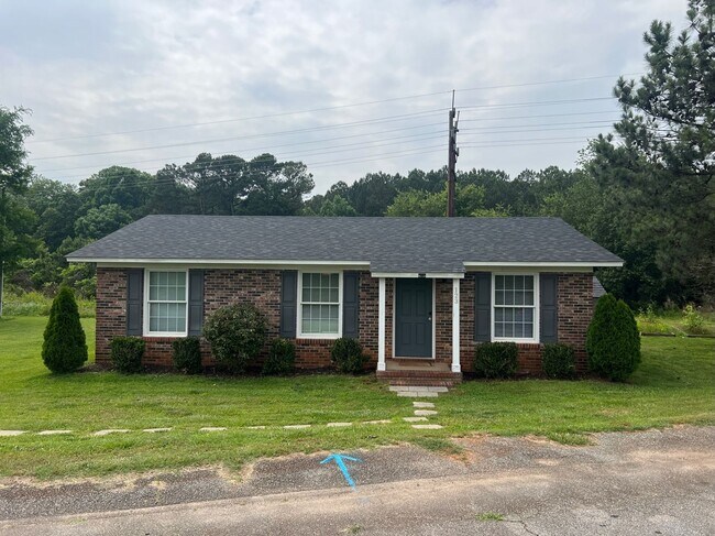 Building Photo - 3 bedroom/1 bathroom home in Central, SC