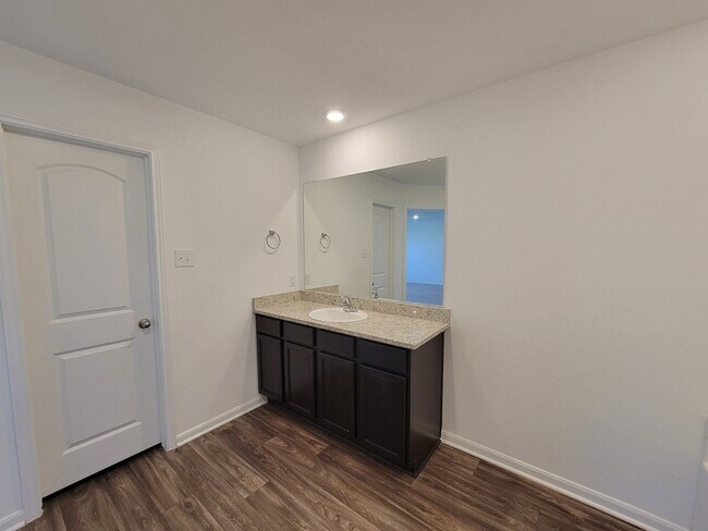 Building Photo - 766 Veloway Trail