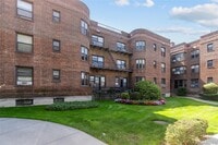Building Photo - 150 S Middle Neck Rd