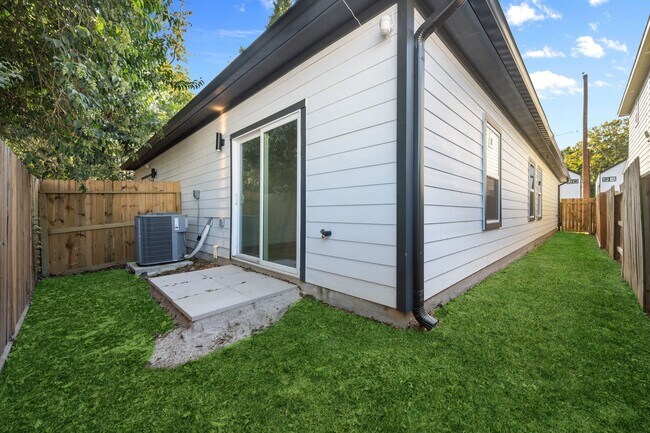 Building Photo - 8412 Sunnyhill St