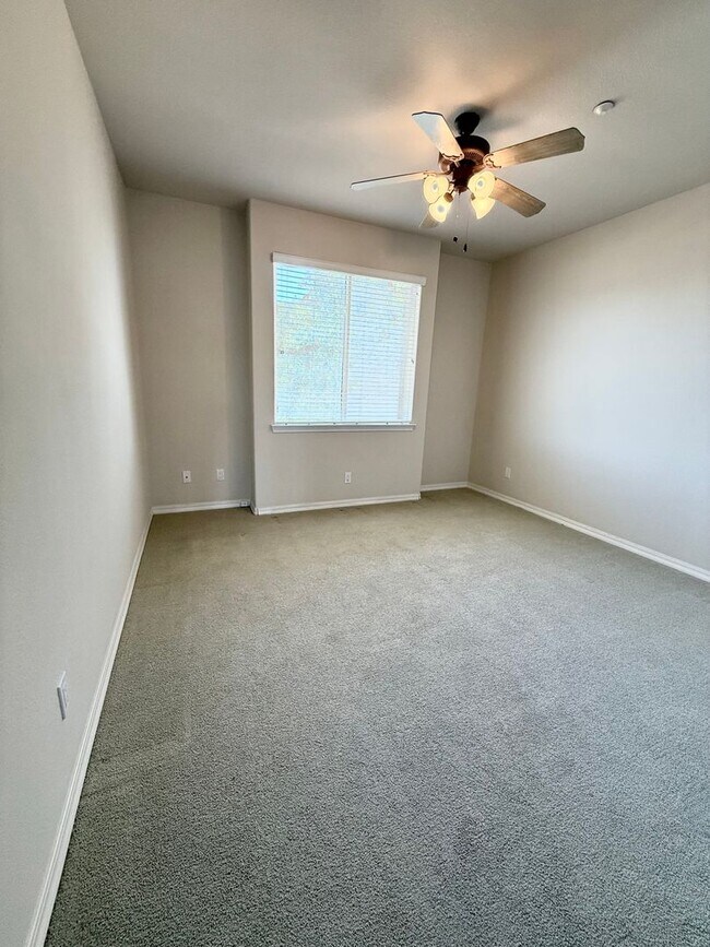 Building Photo - 3 BEDROOM 2 BATH HOME IN TEMPLETON!! MOVE IN READY