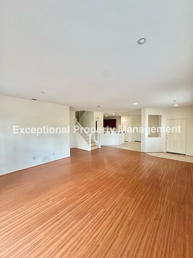 Building Photo - Ready to move in 3 bed 3 bath home