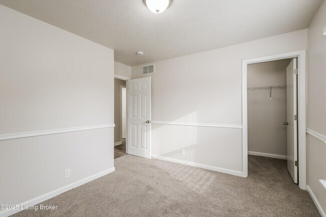 Building Photo - 10102 Spring Gate Dr