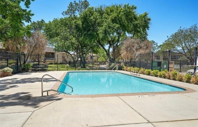 Building Photo - 10555 Turtlewood Ct