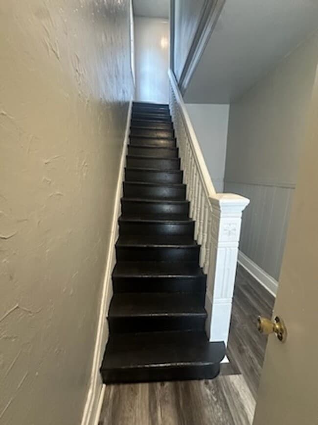 Building Photo - Newly updated 2 bedroom 1 bath apartment for rent