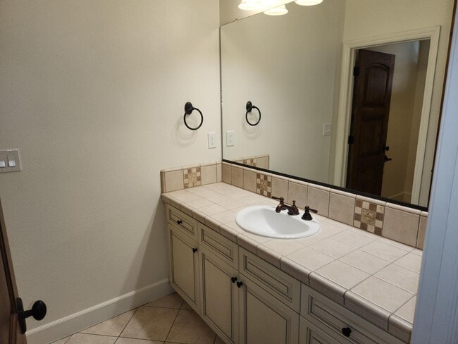 Building Photo - 8420 Lake Shore Dr