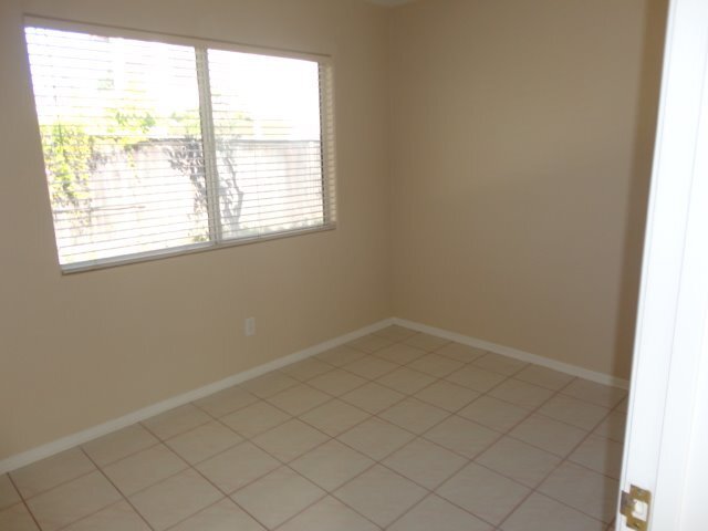 Building Photo - 3 bed/2.5 Bath Home in Oceanside!