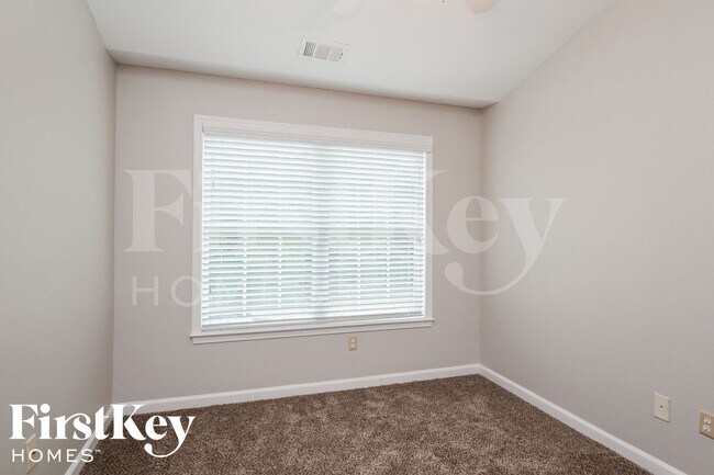 Building Photo - 10140 Benton Woods Dr