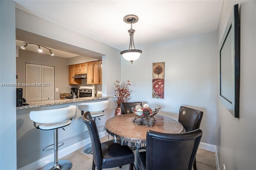 Building Photo - 1245 SW 46th Ave