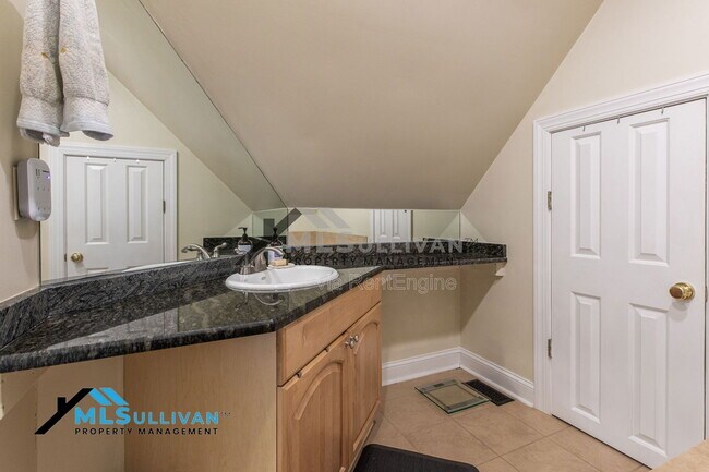 Building Photo - 5623 Lake Elton Rd