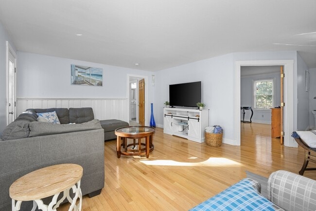 Building Photo - 578 Huckins Neck Rd