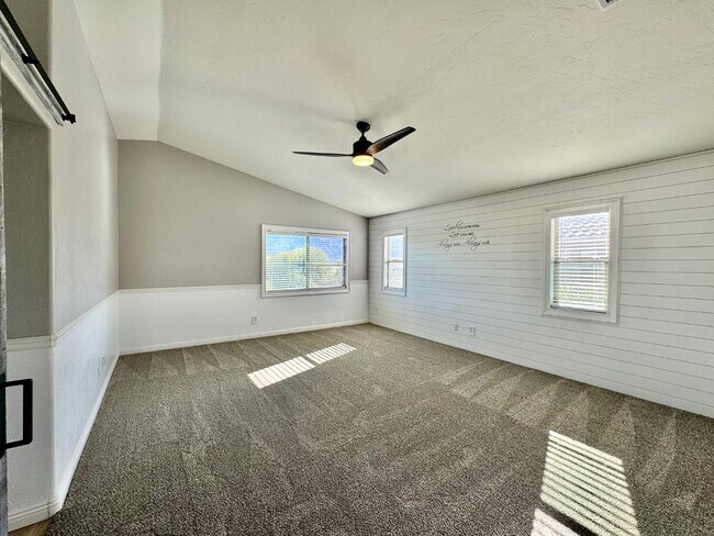 Building Photo - 12768 N Lantern Way