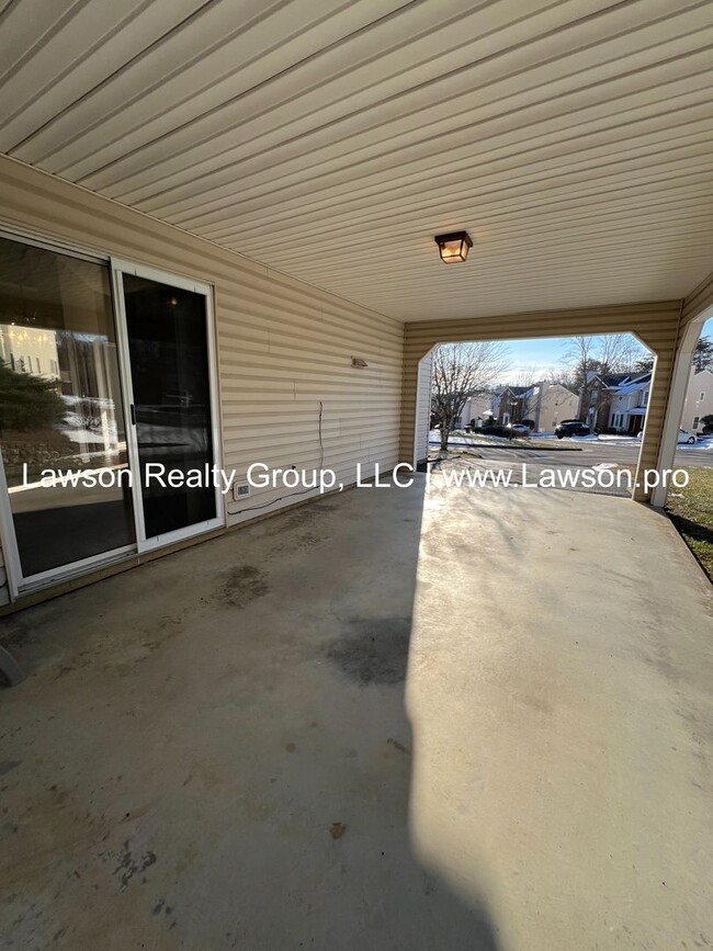 Building Photo - One Level Living in Convenient Roanoke Loc...