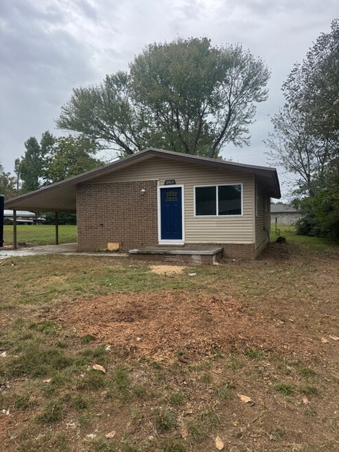 Building Photo - 2312 E Smokey Ridge