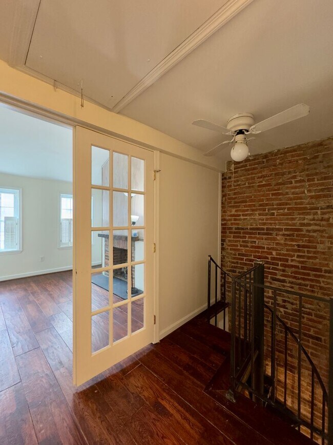 Building Photo - Charming 1 Bedroom/1 Bathroom Townhome w/ Den in Federal Hill, MD!