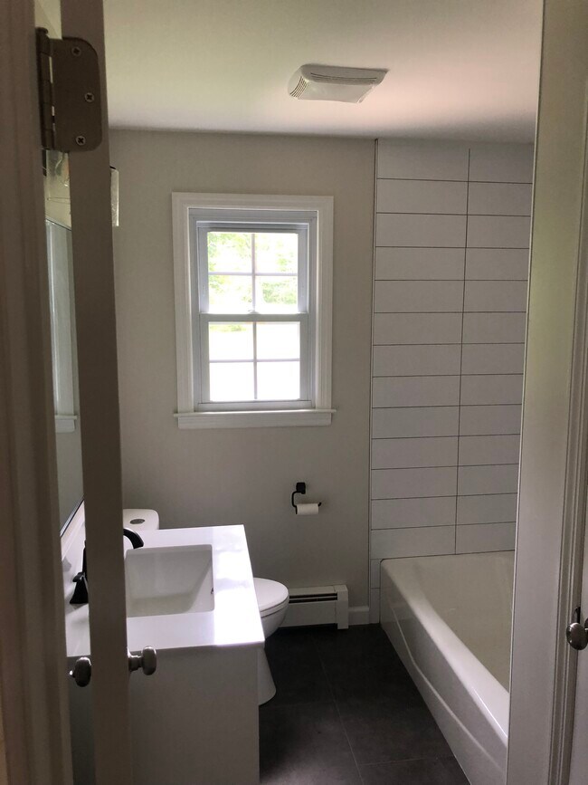 bathroom - 17 Borough Ln