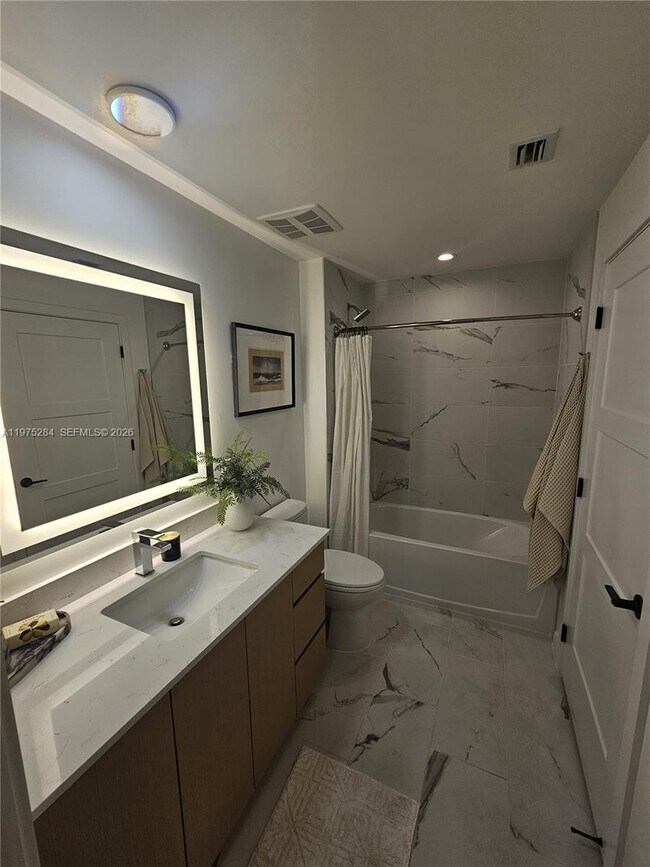 Building Photo - 1650 NE 124th St