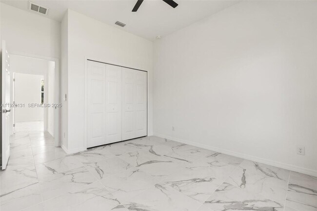 Building Photo - 1918 Wanda Ave N