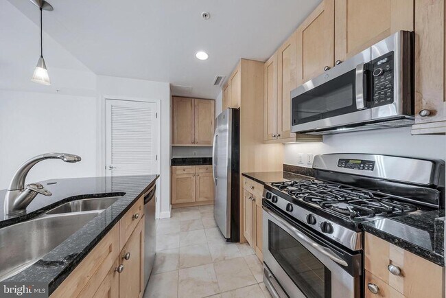 Building Photo - 11990 Market St