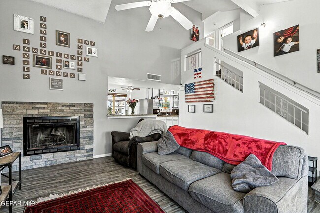 Building Photo - 3712 La Cuesta Dr