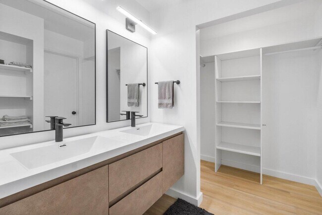 Building Photo - 13175 Chadwick Ct