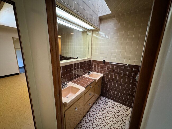 Building Photo - Incredibly Unique Property in the Heart of Shadyside!